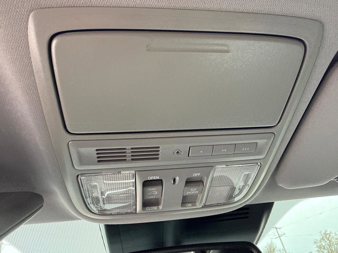 Used 2018 Honda CR-V Touring image 19