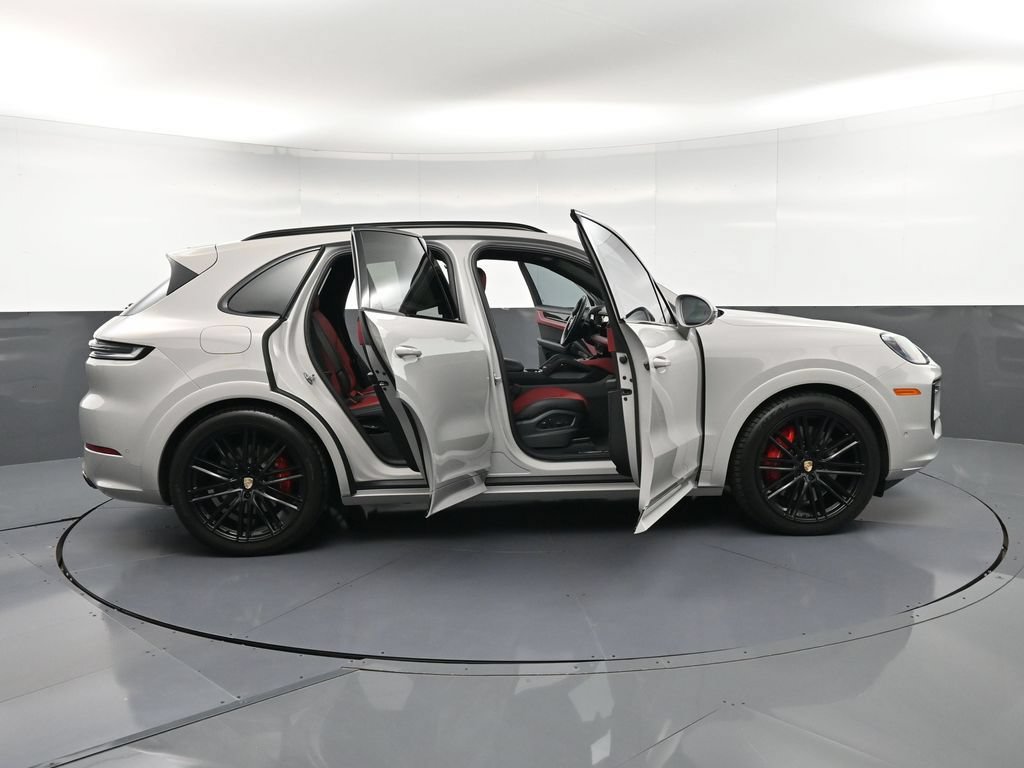 Certified 2025 Porsche Cayenne GTS AWD/4WD image 36