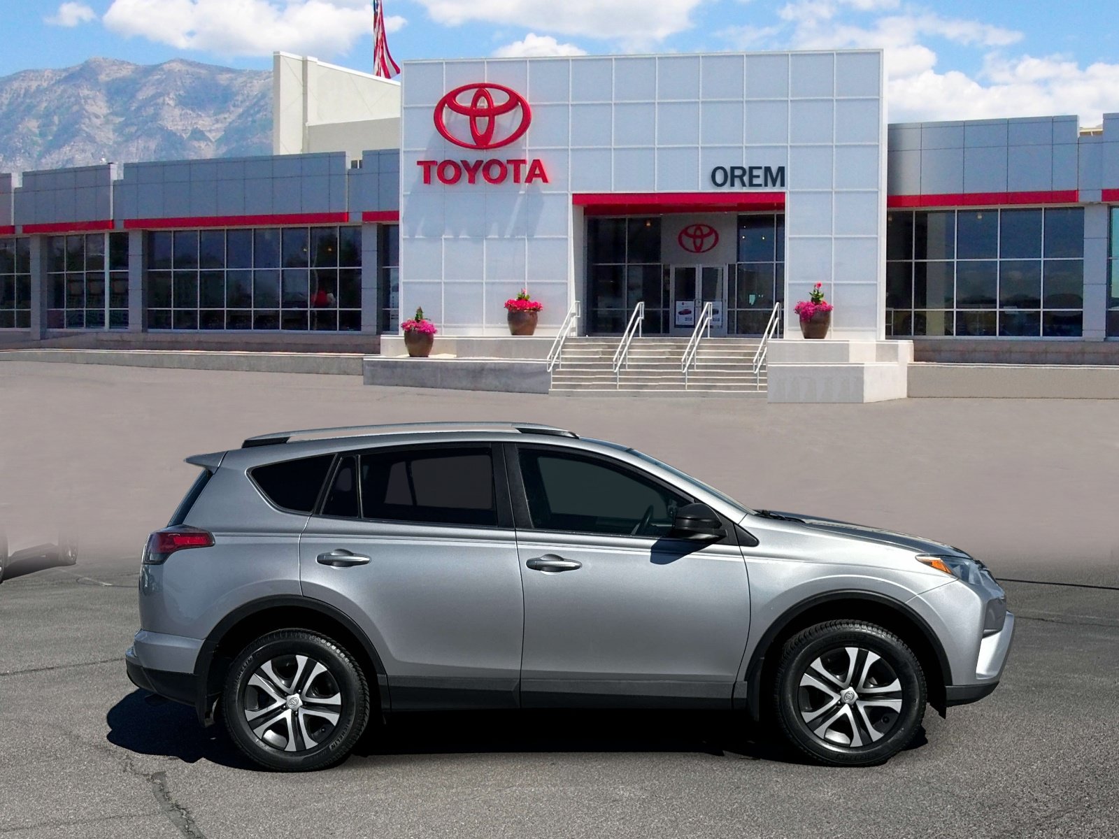 Used 2016 Toyota RAV4 LE FWD image 3