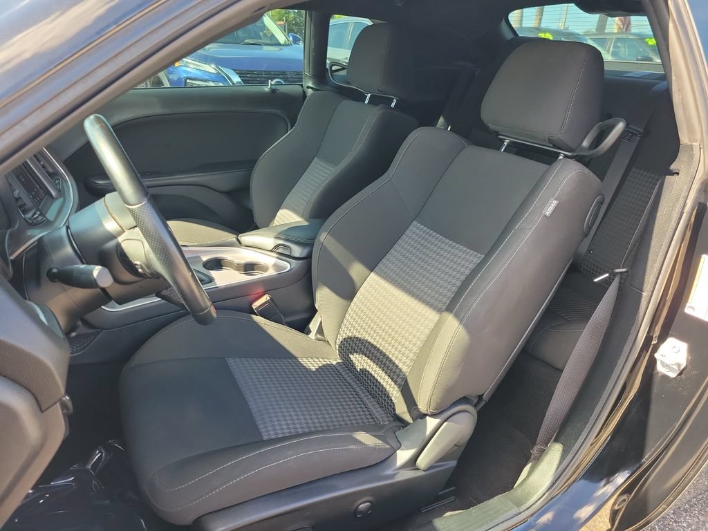 Used 2022 Dodge Challenger R/T w/ Driver Convenience Group RWD image 11