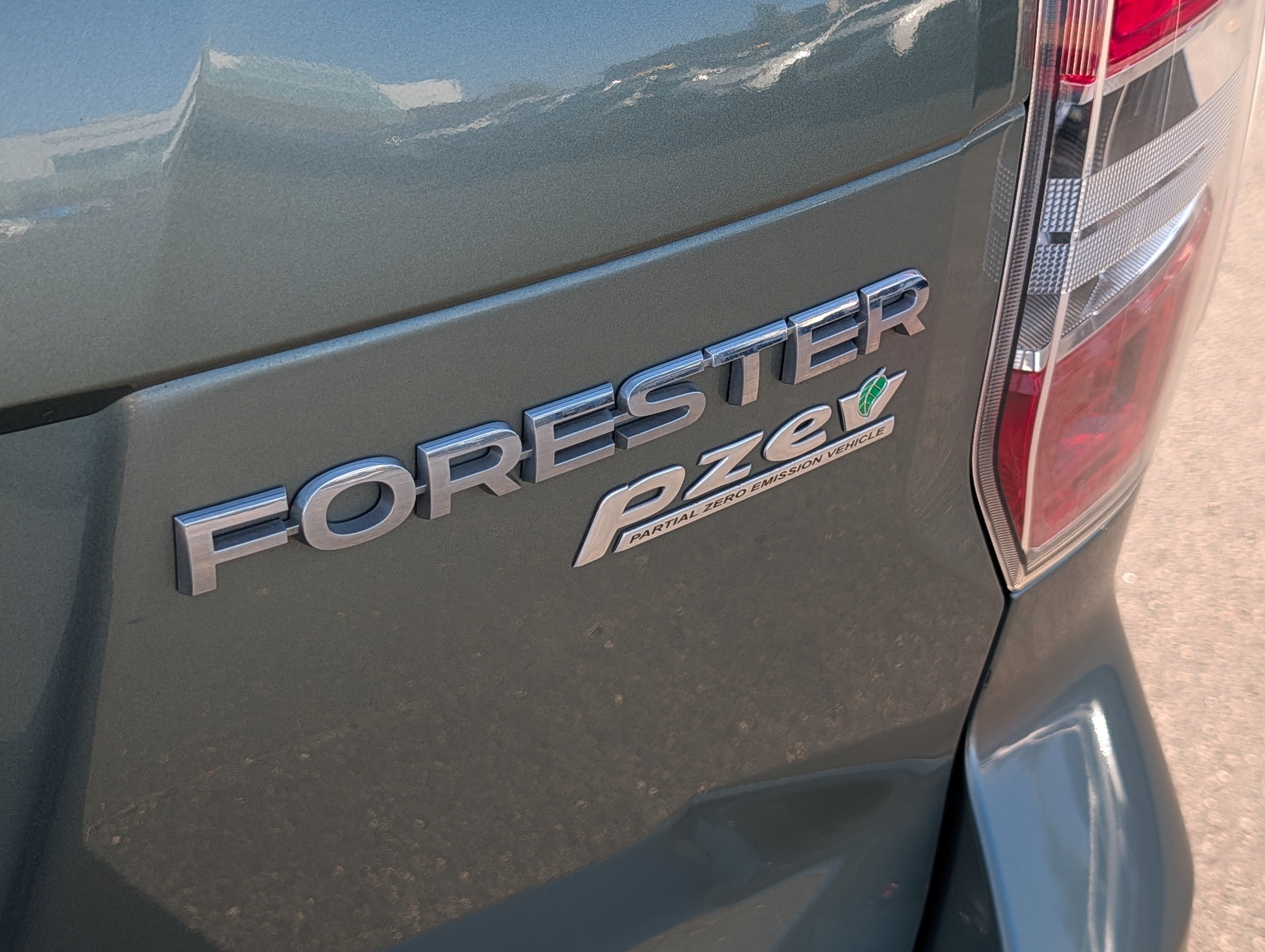 Used 2015 Subaru Forester 2.5i Limited AWD/4WD image 6