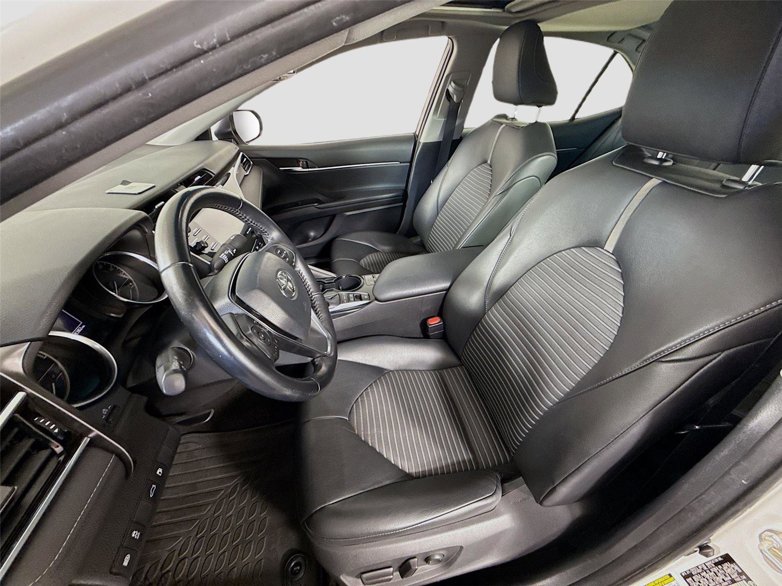 Used 2018 Toyota Camry SE w/ Audio Package FWD image 14