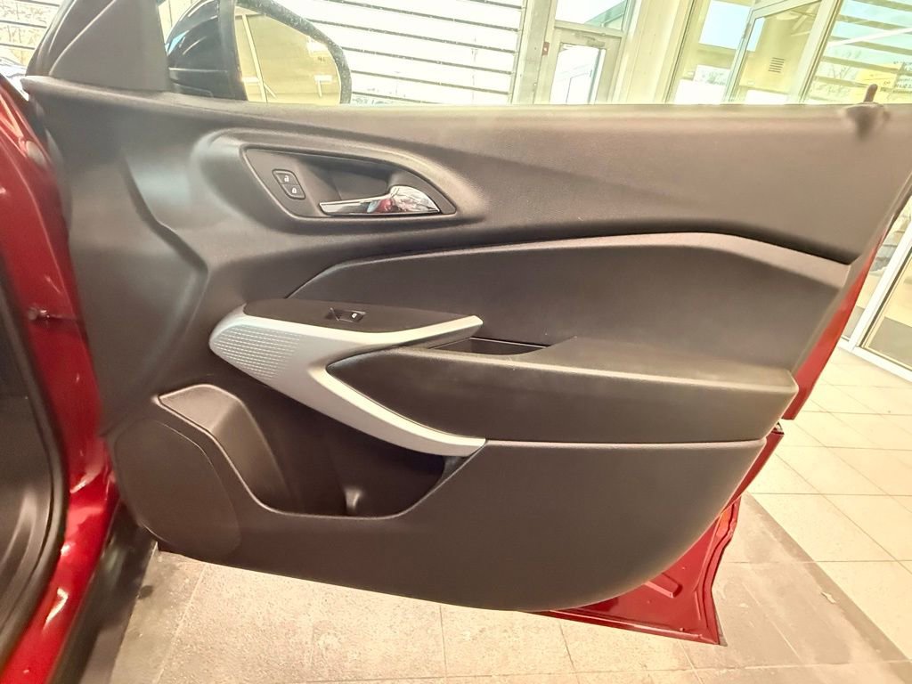 Used 2024 Chevrolet Trax RS w/ Driver Confidence Package image 34