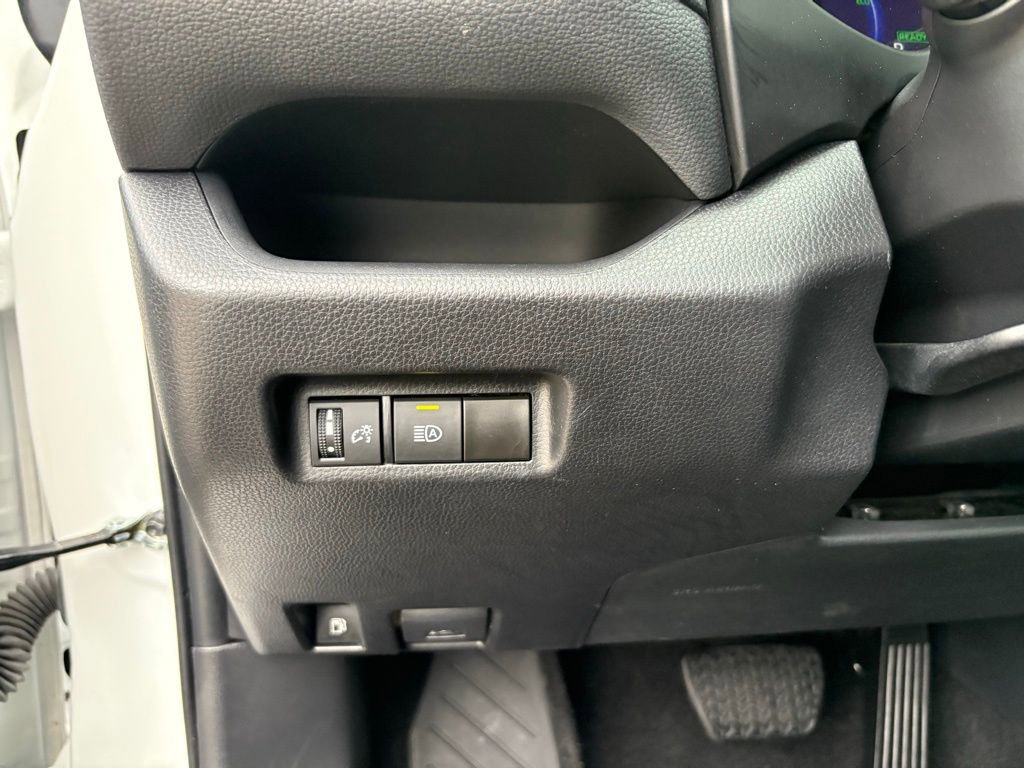 Used 2024 Toyota RAV4 XLE image 31