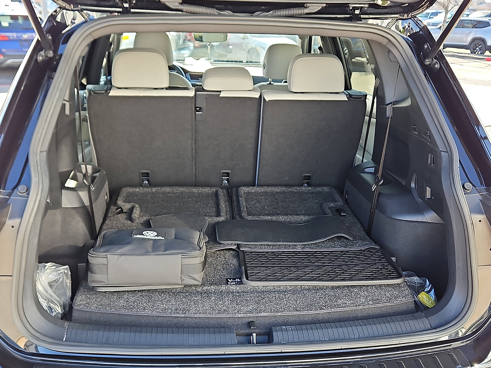 Certified 2023 Volkswagen Tiguan SE R-Line FWD image 7