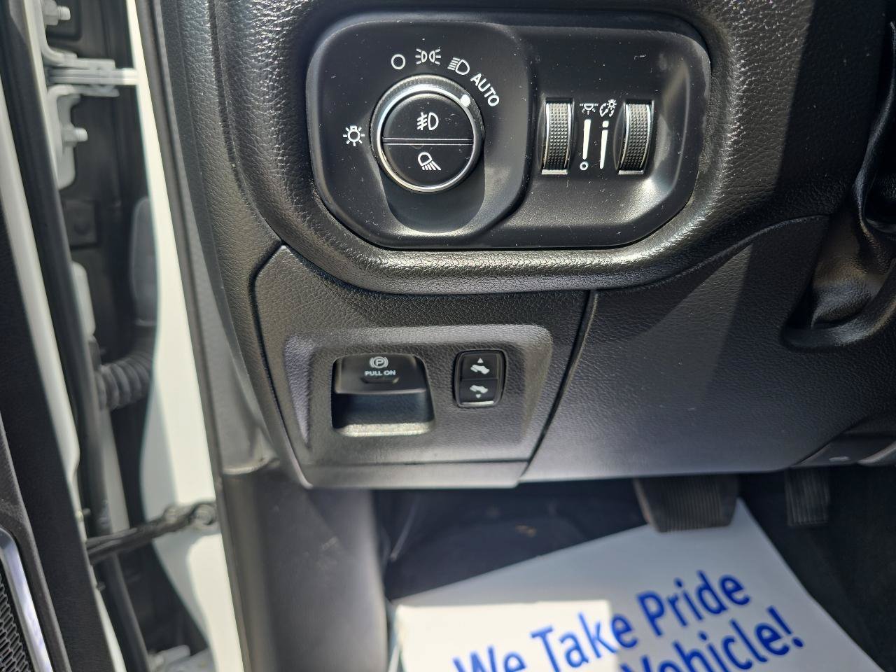 Used 2023 RAM 1500 Laramie AWD/4WD image 27