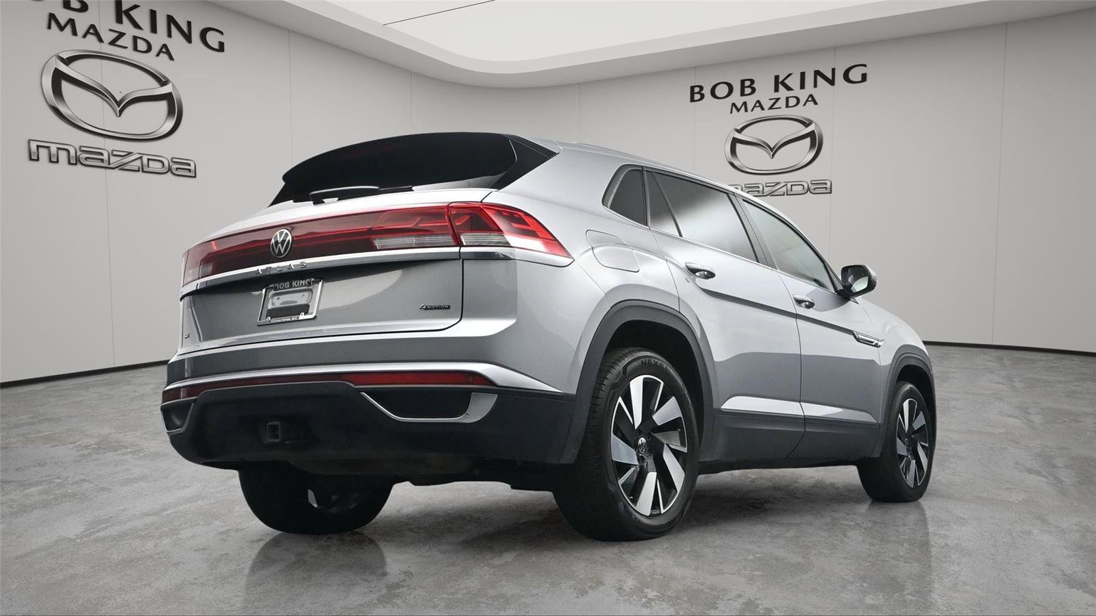 Used 2025 Volkswagen Atlas Cross Sport SE image 16