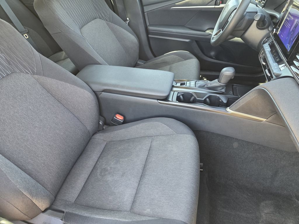 Used 2025 Toyota Camry LE image 10