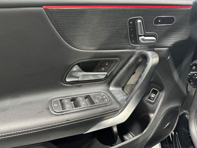 Used 2021 Mercedes-Benz CLA 250 4MATIC image 39