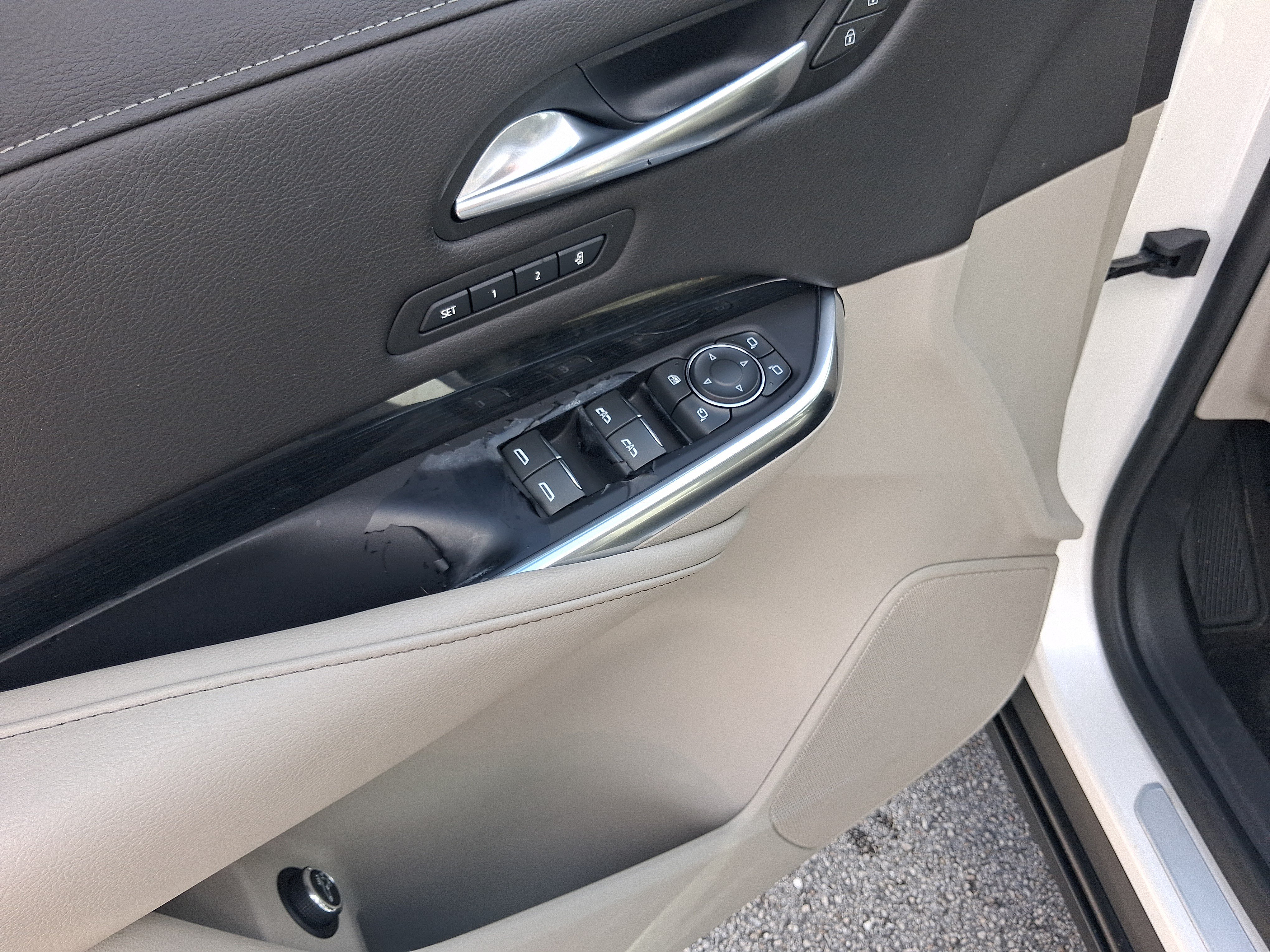 Used 2019 Cadillac XT4 Premium Luxury w/ Enhanced Visibility Package FWD image 15