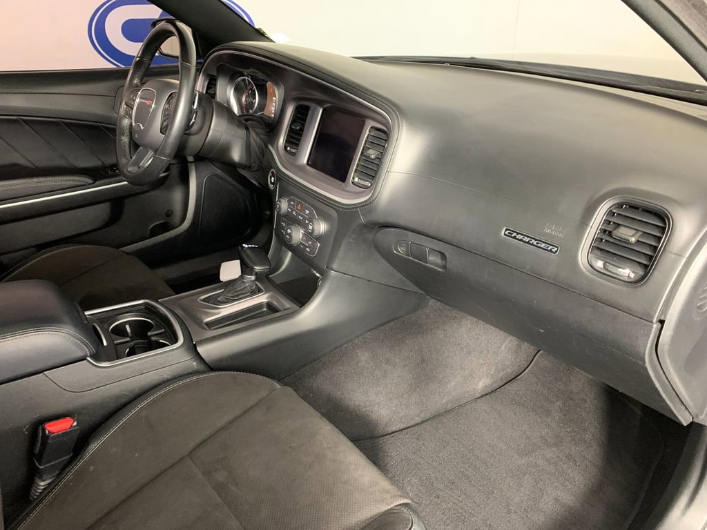 Used 2022 Dodge Charger R/T w/ Plus Group RWD image 39