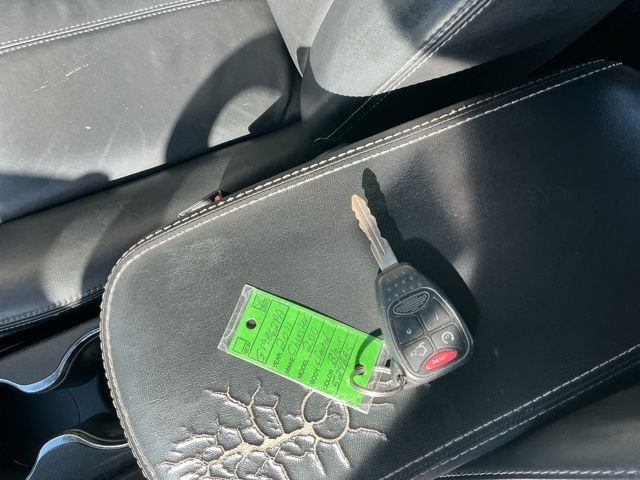 Used 2011 Chrysler 200 Limited FWD image 27