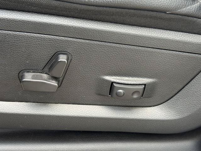 Used 2025 RAM 2500 Laramie AWD/4WD image 26