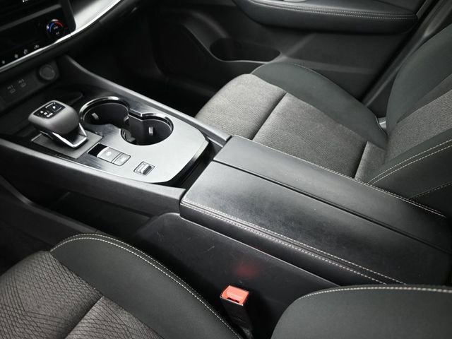 Used 2025 Nissan Rogue SV image 31