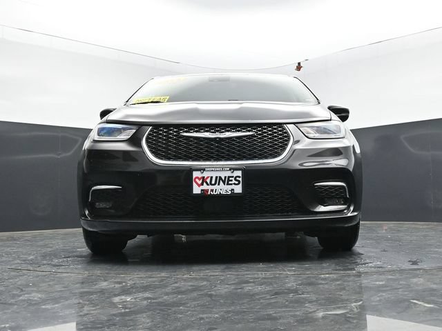 Used 2023 Chrysler Pacifica Touring-L FWD image 44