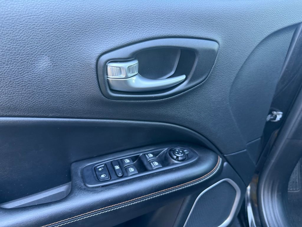 Used 2021 Jeep Compass Latitude FWD image 14