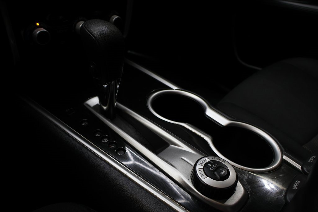 Used 2020 Nissan Pathfinder S image 24