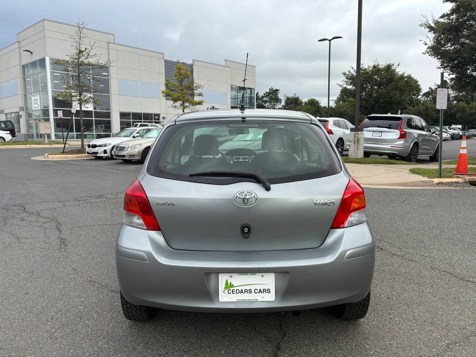 Used 2010 Toyota Yaris 2-Door Hatchback FWD image 6
