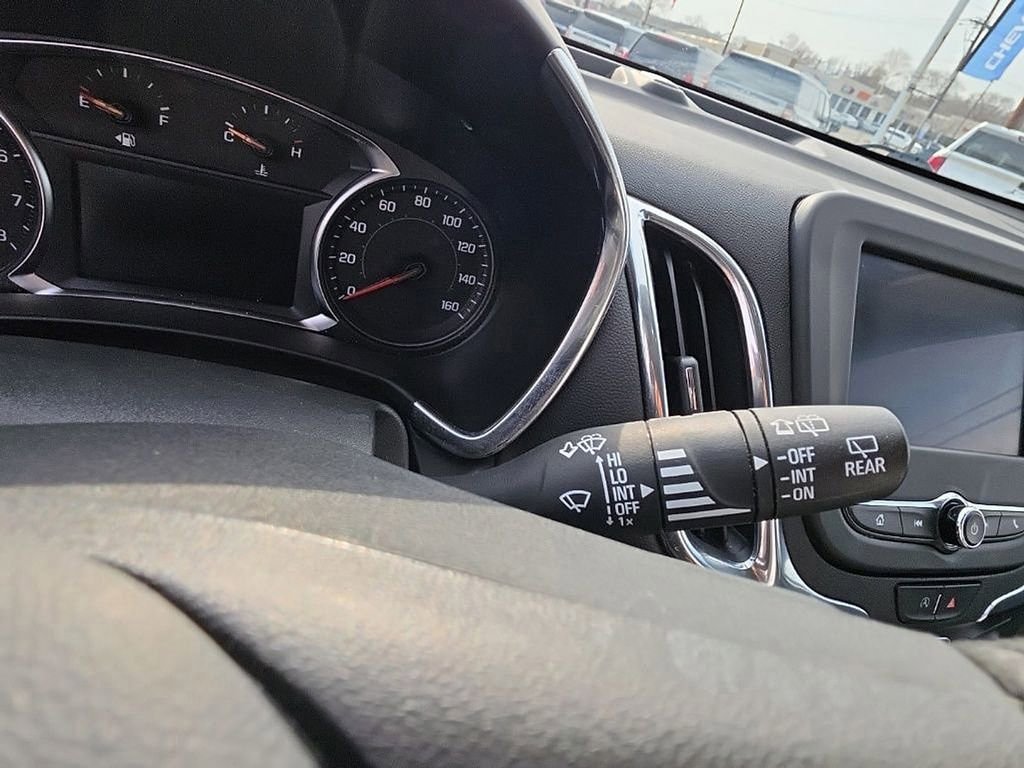 Used 2022 Chevrolet Equinox LT AWD/4WD image 16