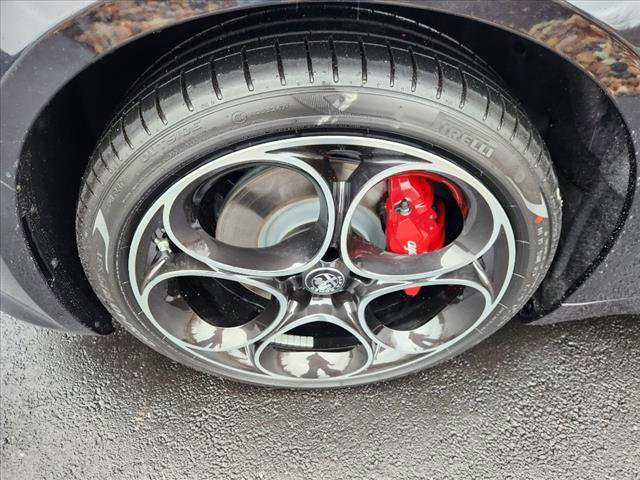 Used 2024 Alfa Romeo Giulia Veloce image 9