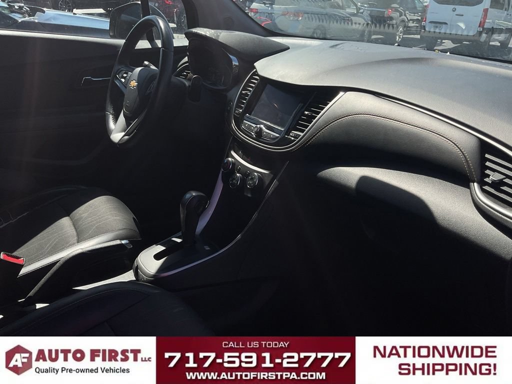 Used 2021 Chevrolet Trax LT w/ Driver Confidence Package AWD/4WD image 19