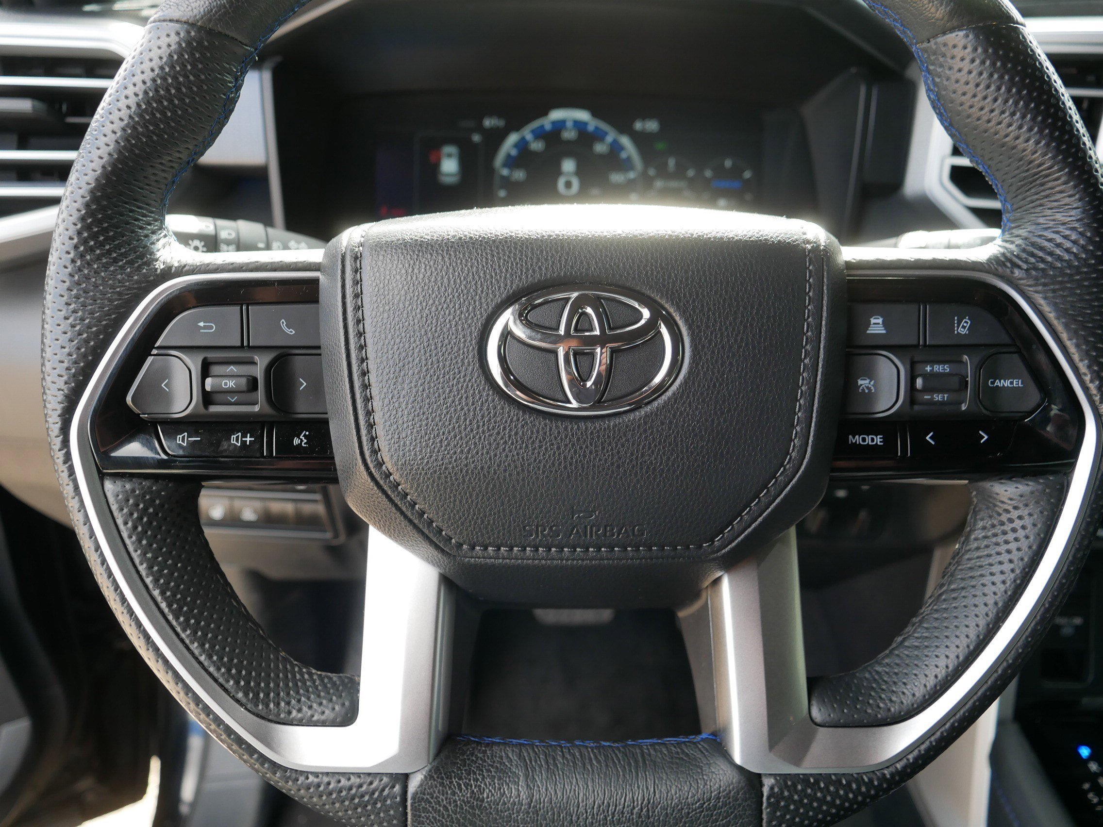 Used 2024 Toyota Sequoia Platinum AWD/4WD image 25