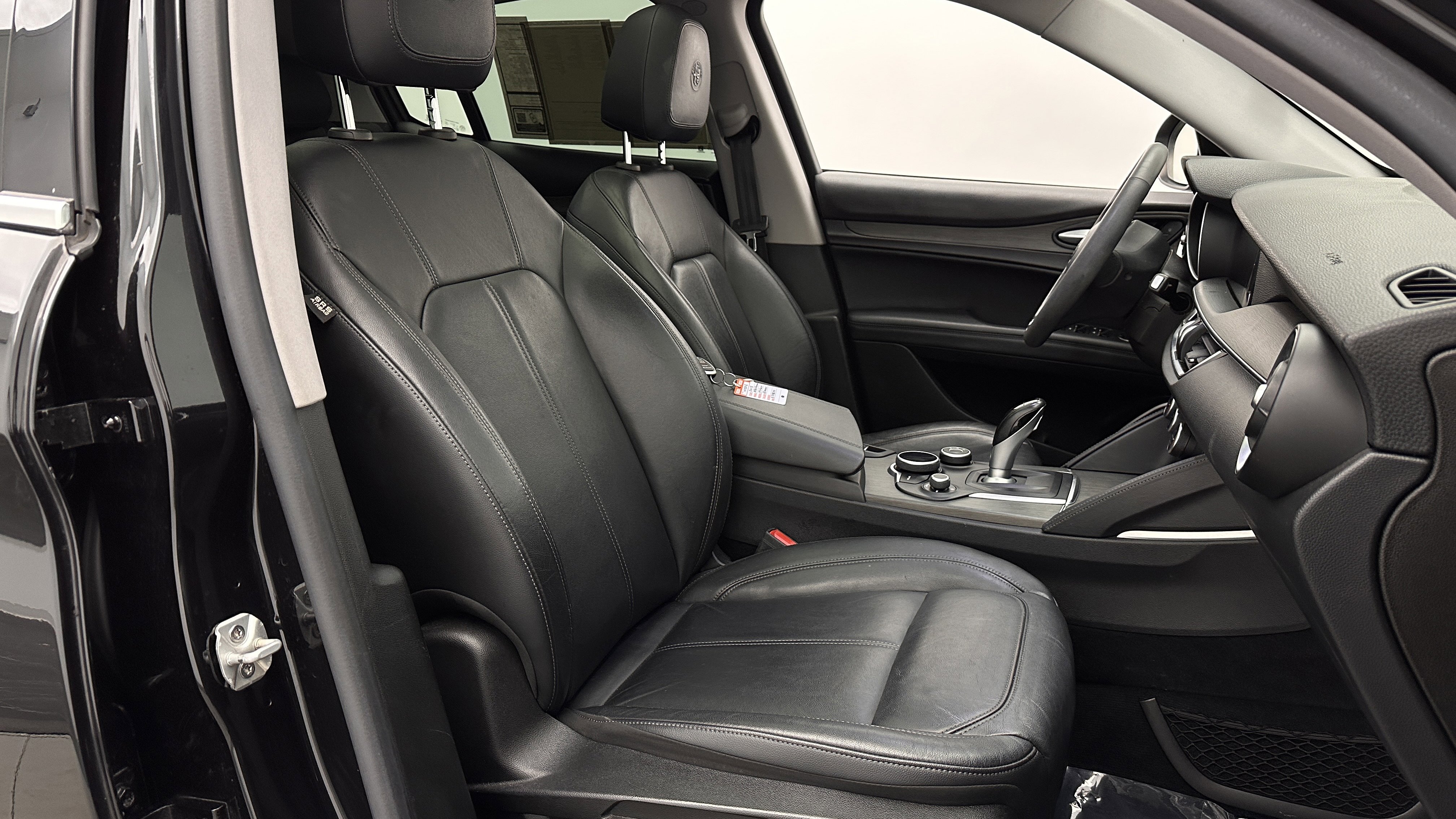 Used 2018 Alfa Romeo Stelvio Ti image 38