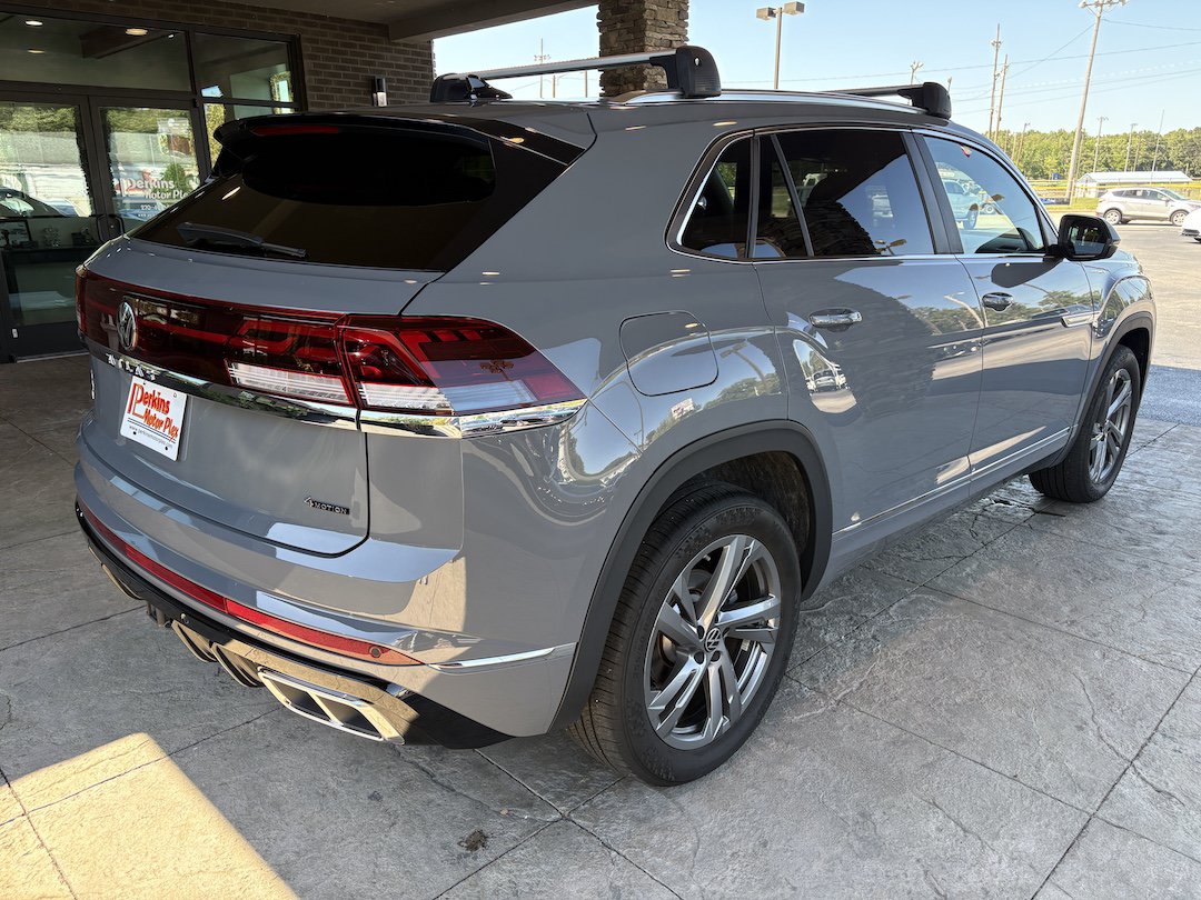 Used 2024 Volkswagen Atlas Cross Sport SEL R-Line AWD/4WD image 6