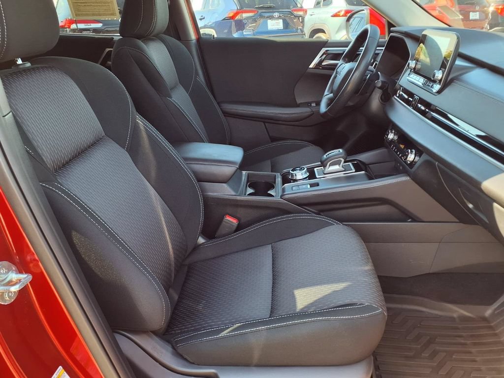 Used 2024 Mitsubishi Outlander ES FWD image 12