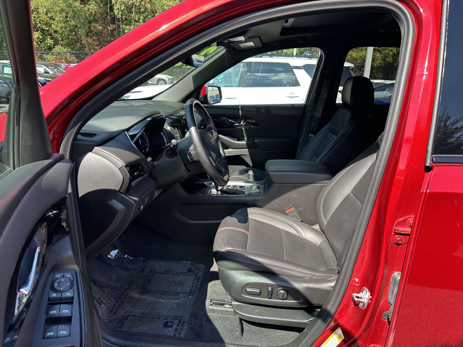 Used 2023 Chevrolet Traverse RS image 16