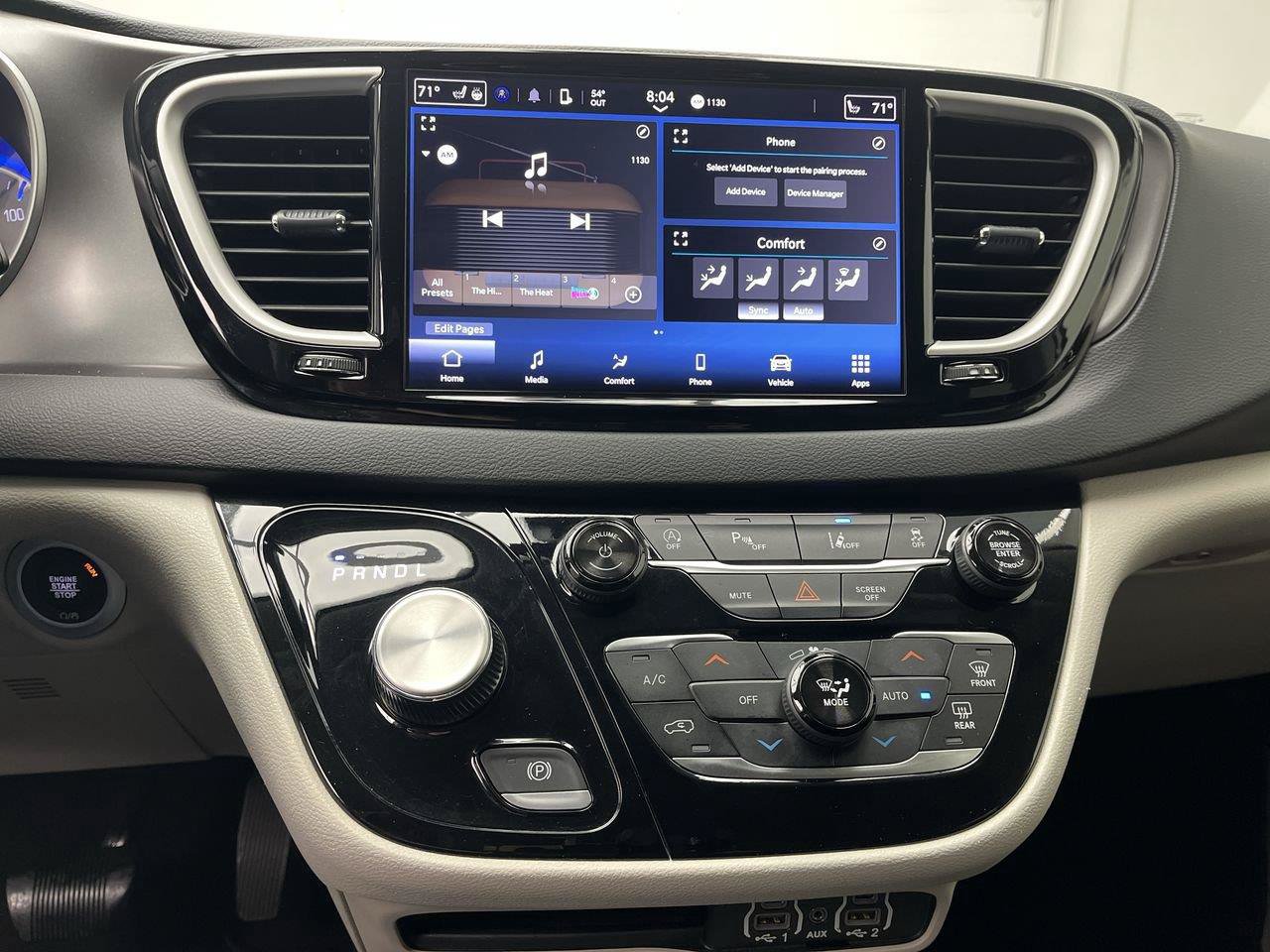Used 2024 Chrysler Pacifica Touring-L FWD image 16
