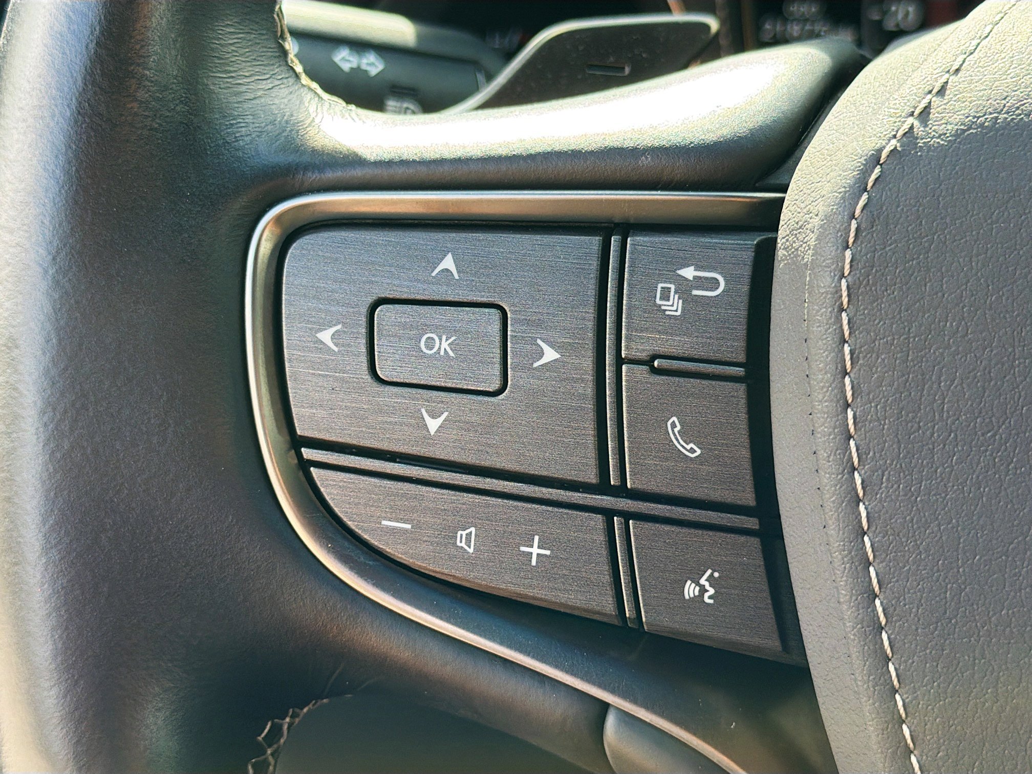 Used 2019 Lexus LS 500 AWD image 34