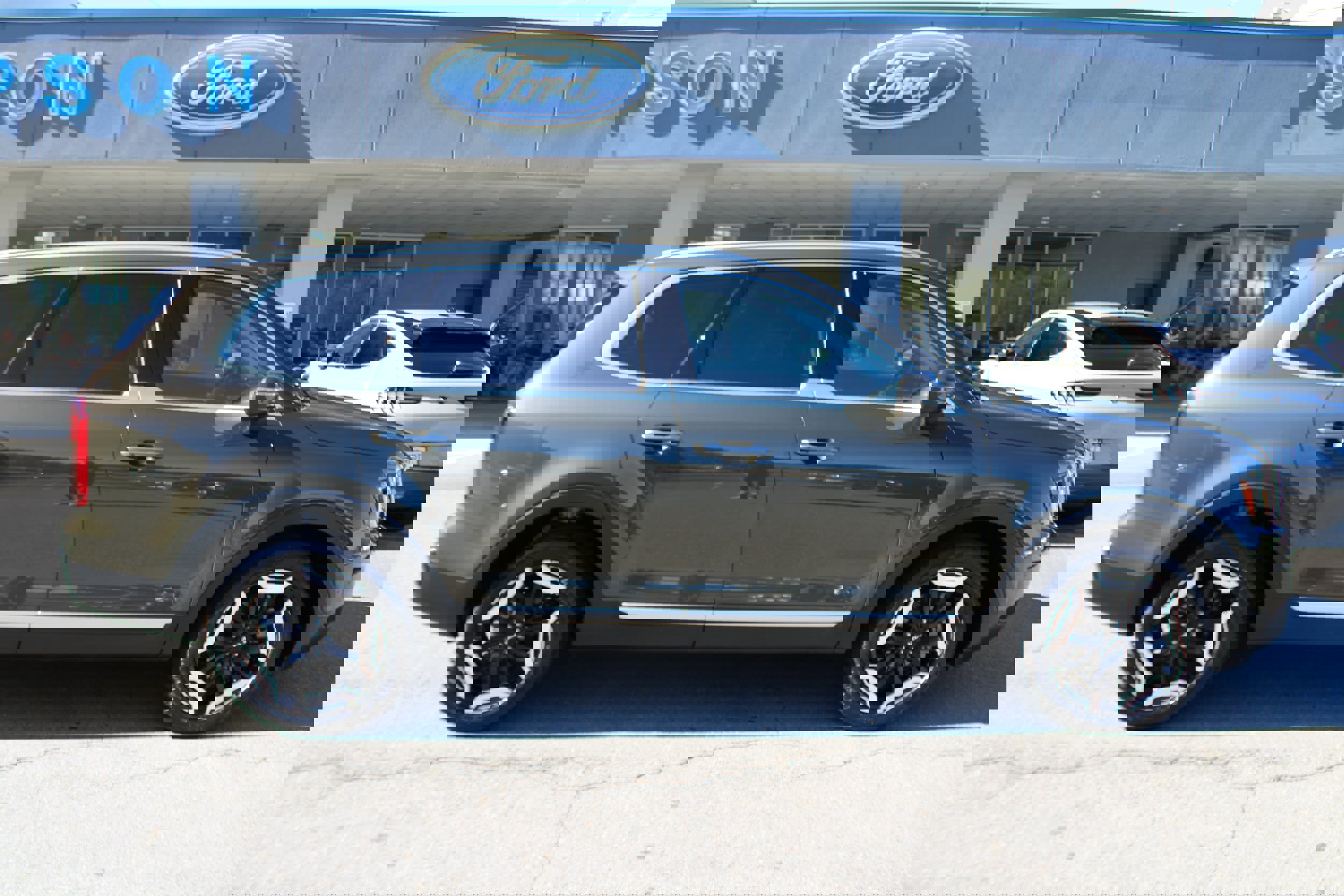 Used 2024 Kia Telluride S image 2