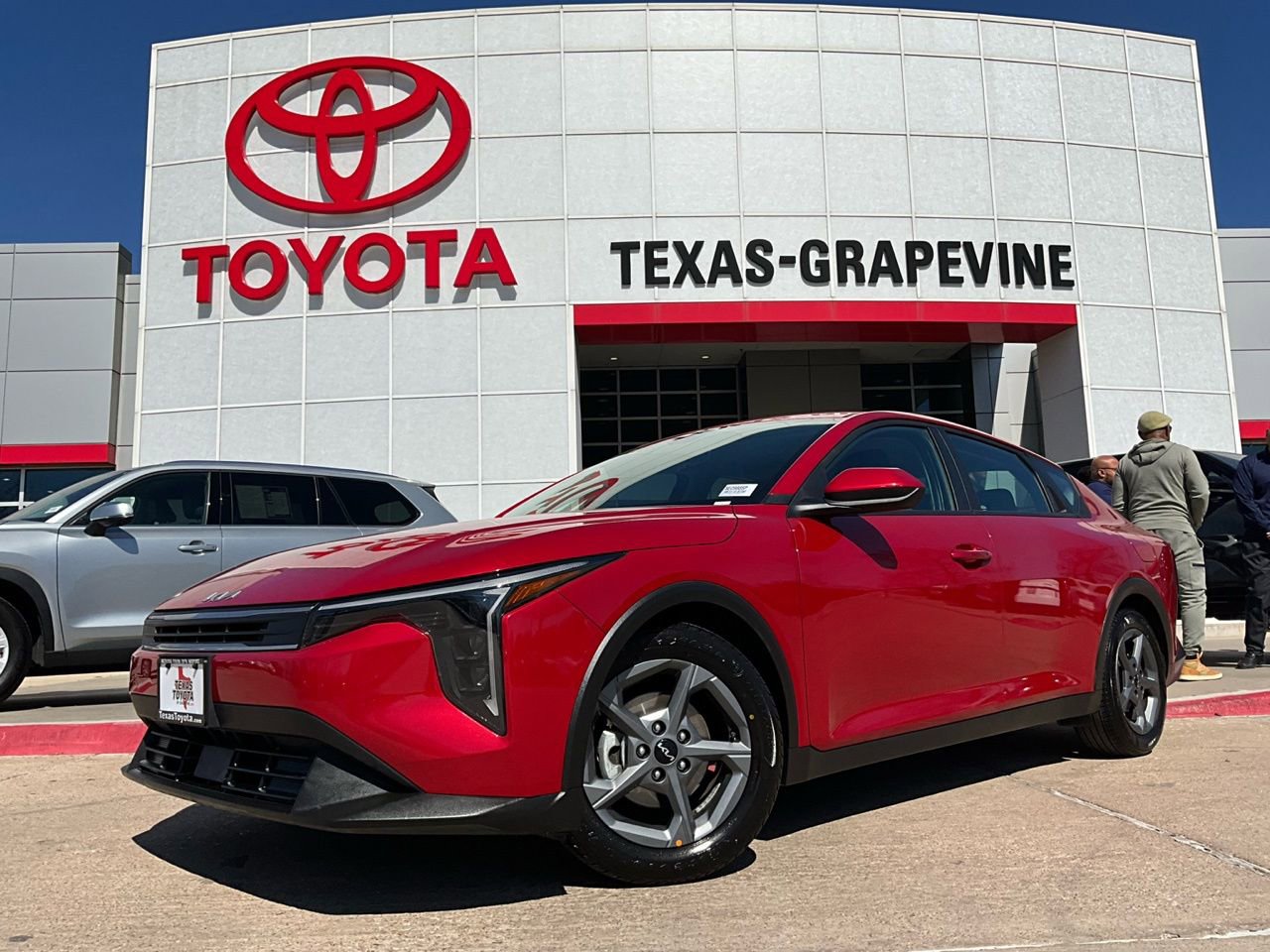 Used 2025 Kia K4 LXS image 2