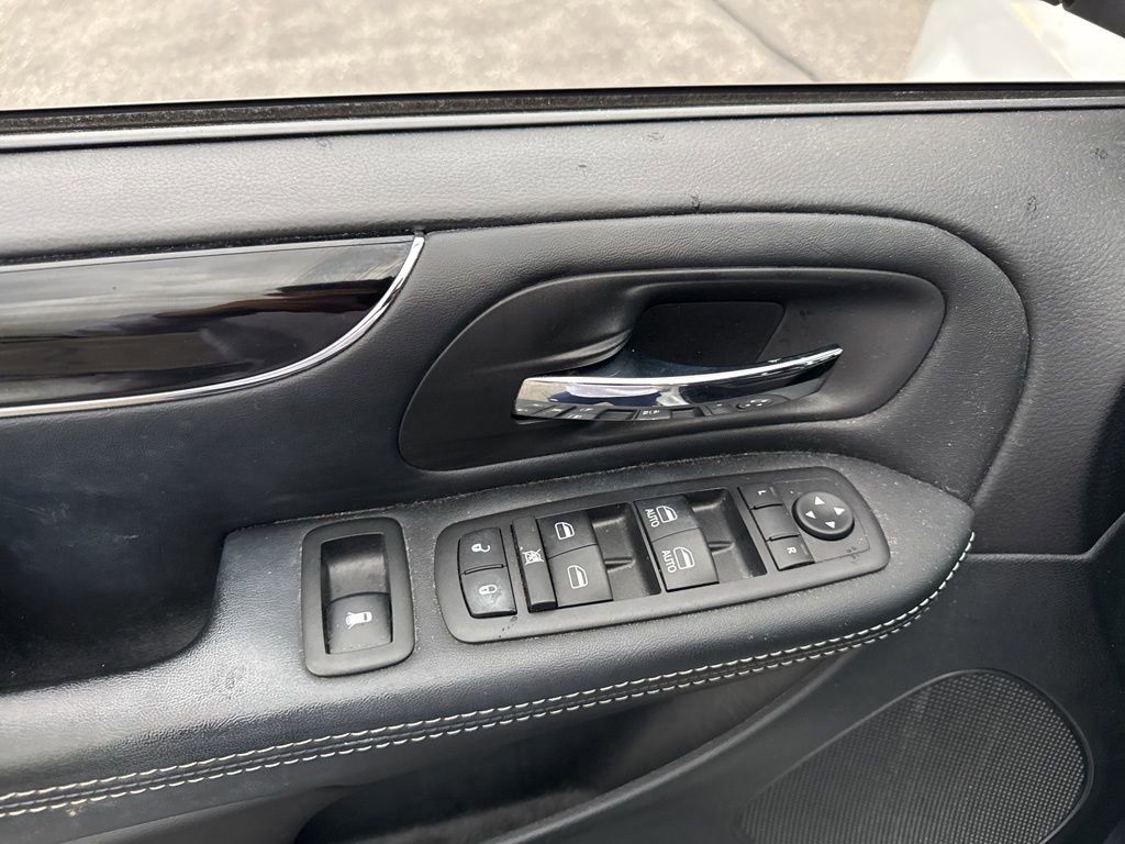 Used 2017 Dodge Grand Caravan SXT w/ Driver Convenience Group image 10