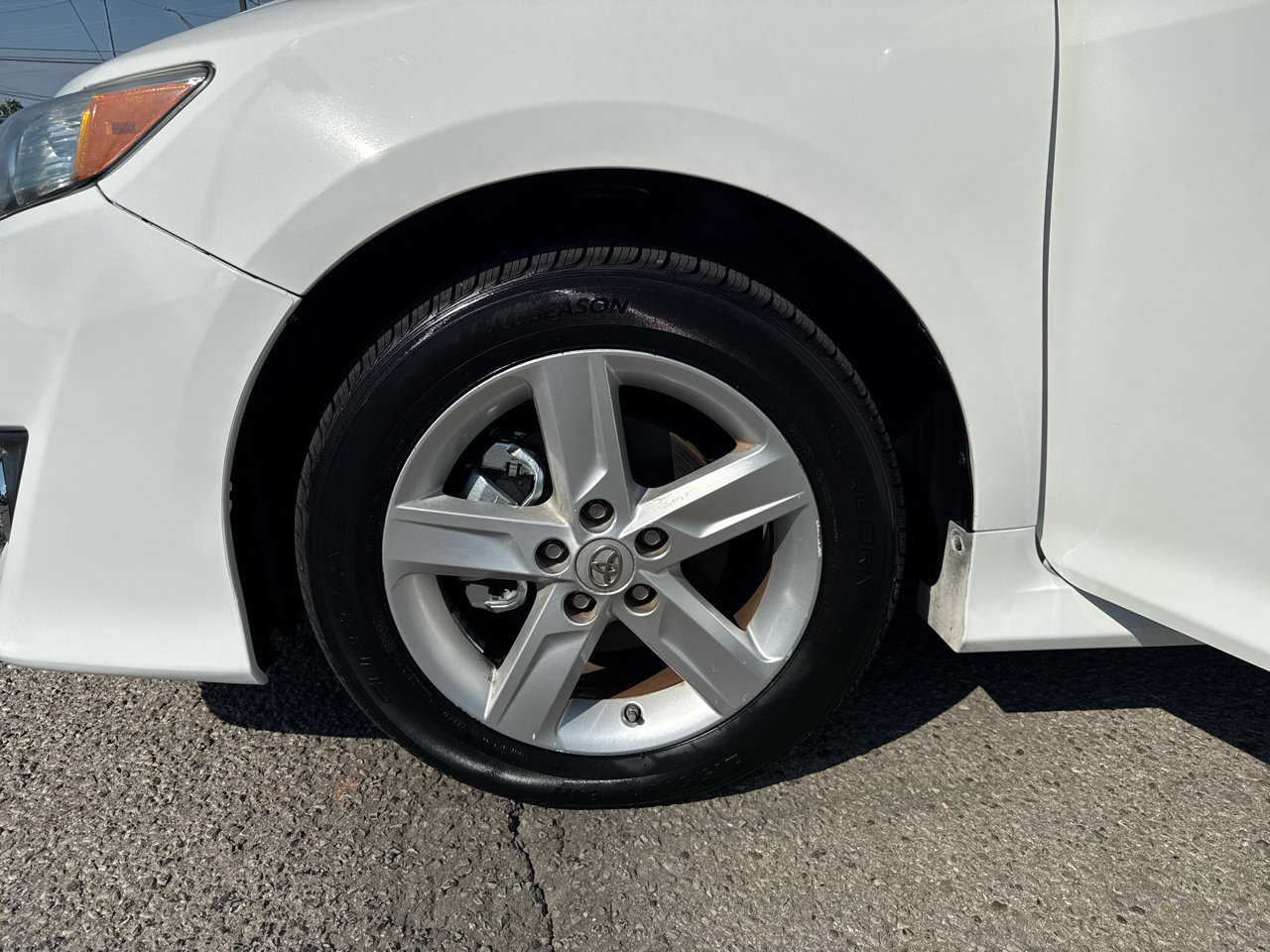 Used 2014 Toyota Camry SE image 25