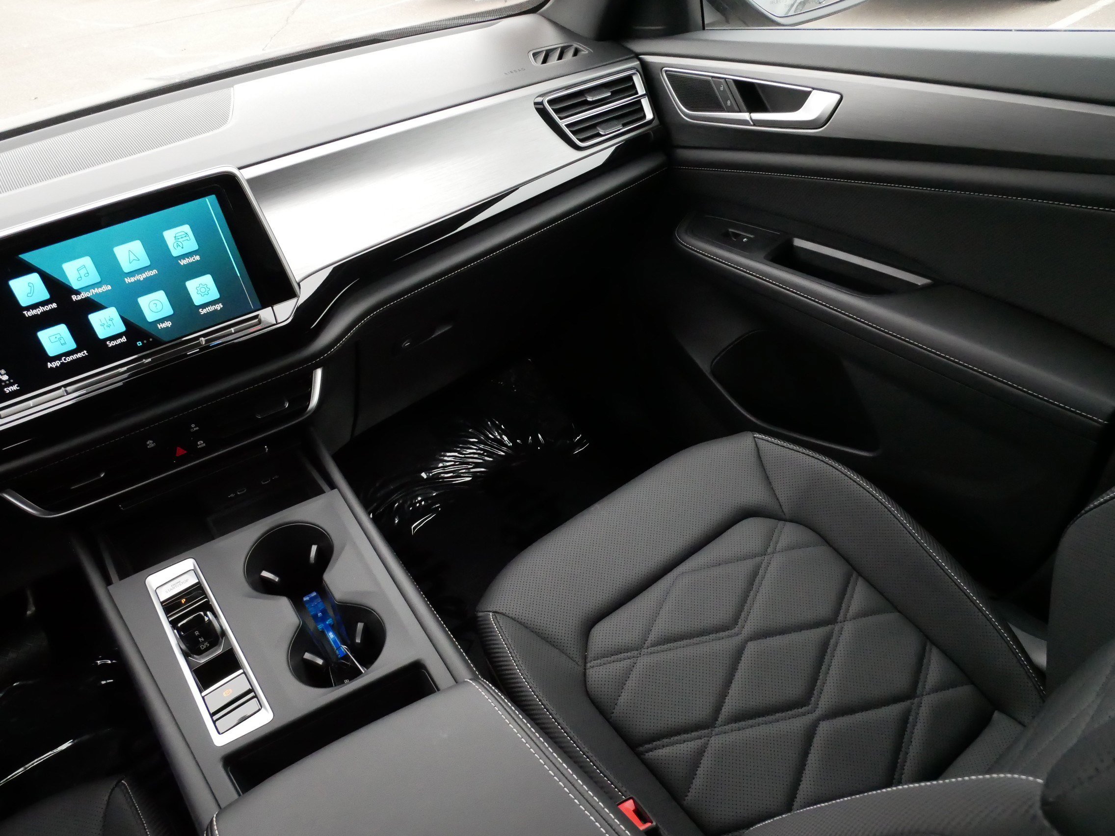 Used 2024 Volkswagen Atlas Cross Sport SE image 11