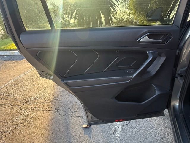 Used 2022 Volkswagen Tiguan SE R-Line image 11