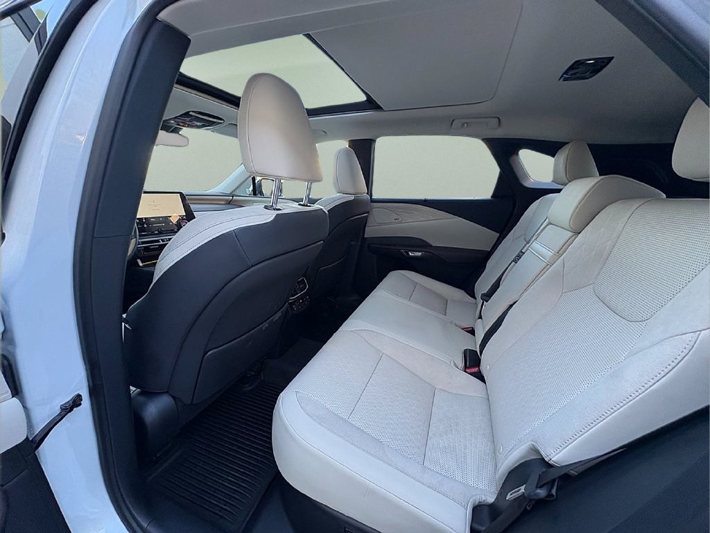 Used 2025 Lexus RX 450h AWD w/ Convenience Package image 15