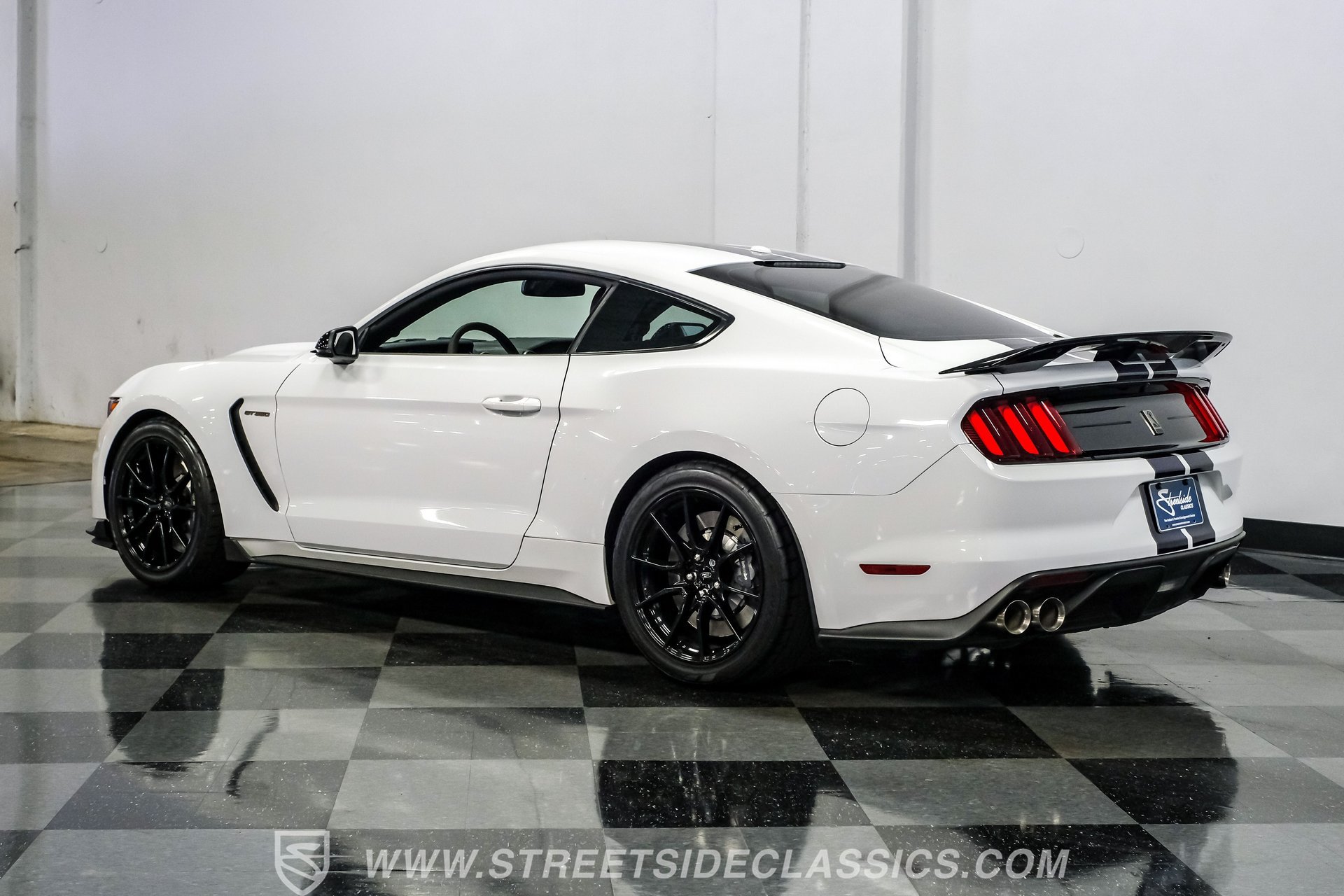 Used 2019 Ford Mustang Shelby GT350 w/ Technology Package RWD image 8