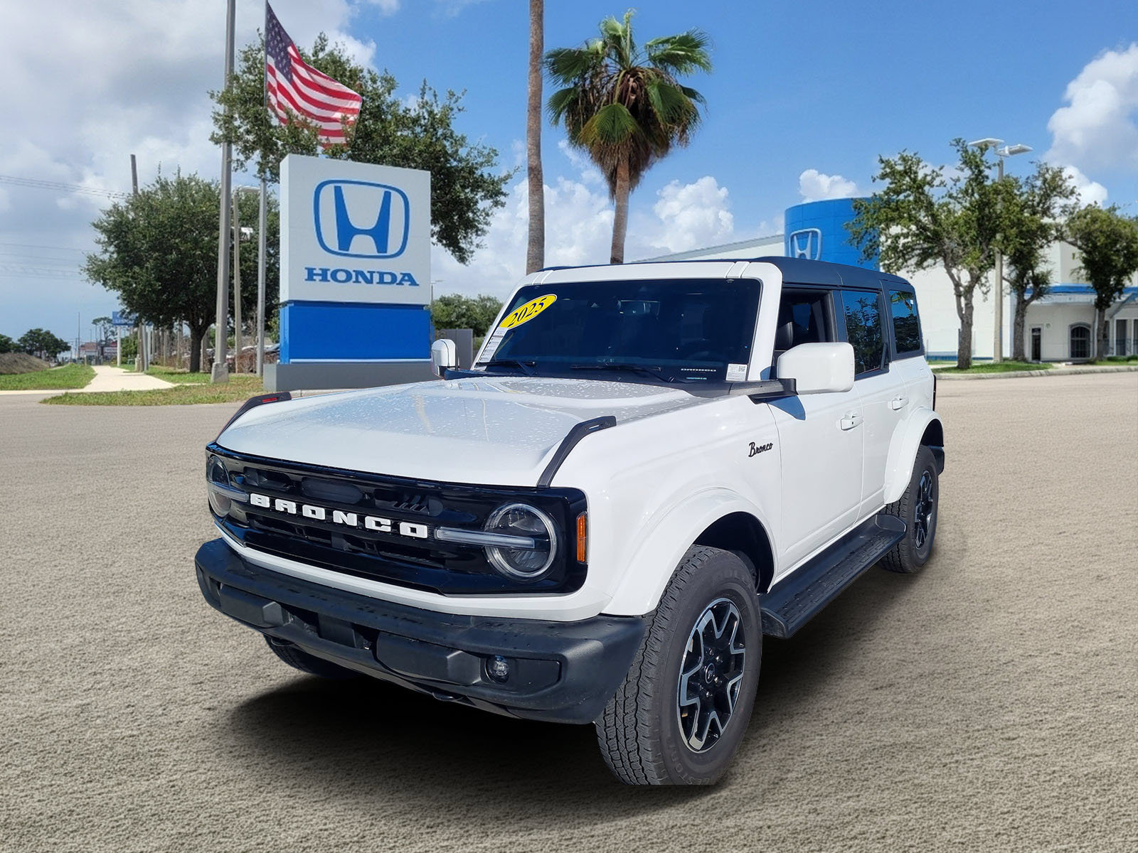 Used 2025 Ford Bronco Outer Banks AWD/4WD image 4