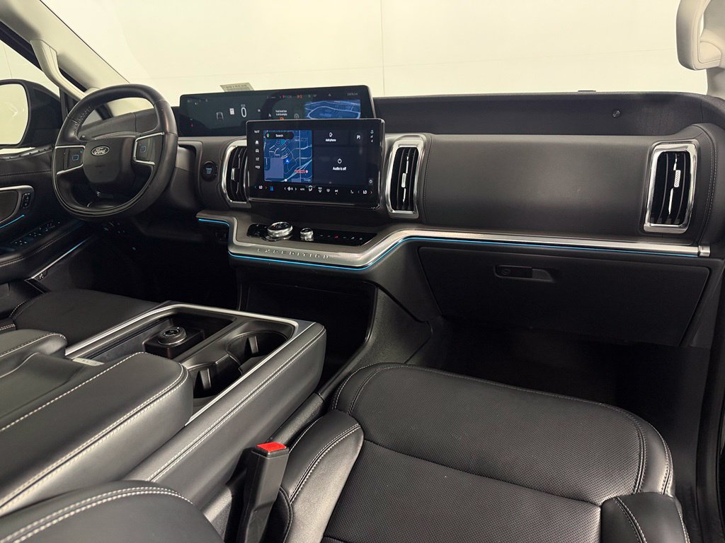 Used 2025 Ford Expedition Platinum AWD/4WD image 14
