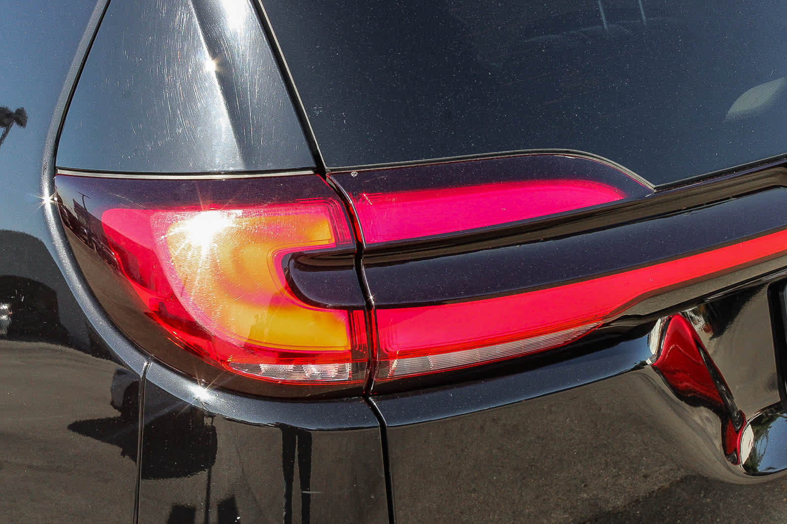 Used 2024 Chrysler Pacifica Limited FWD image 8