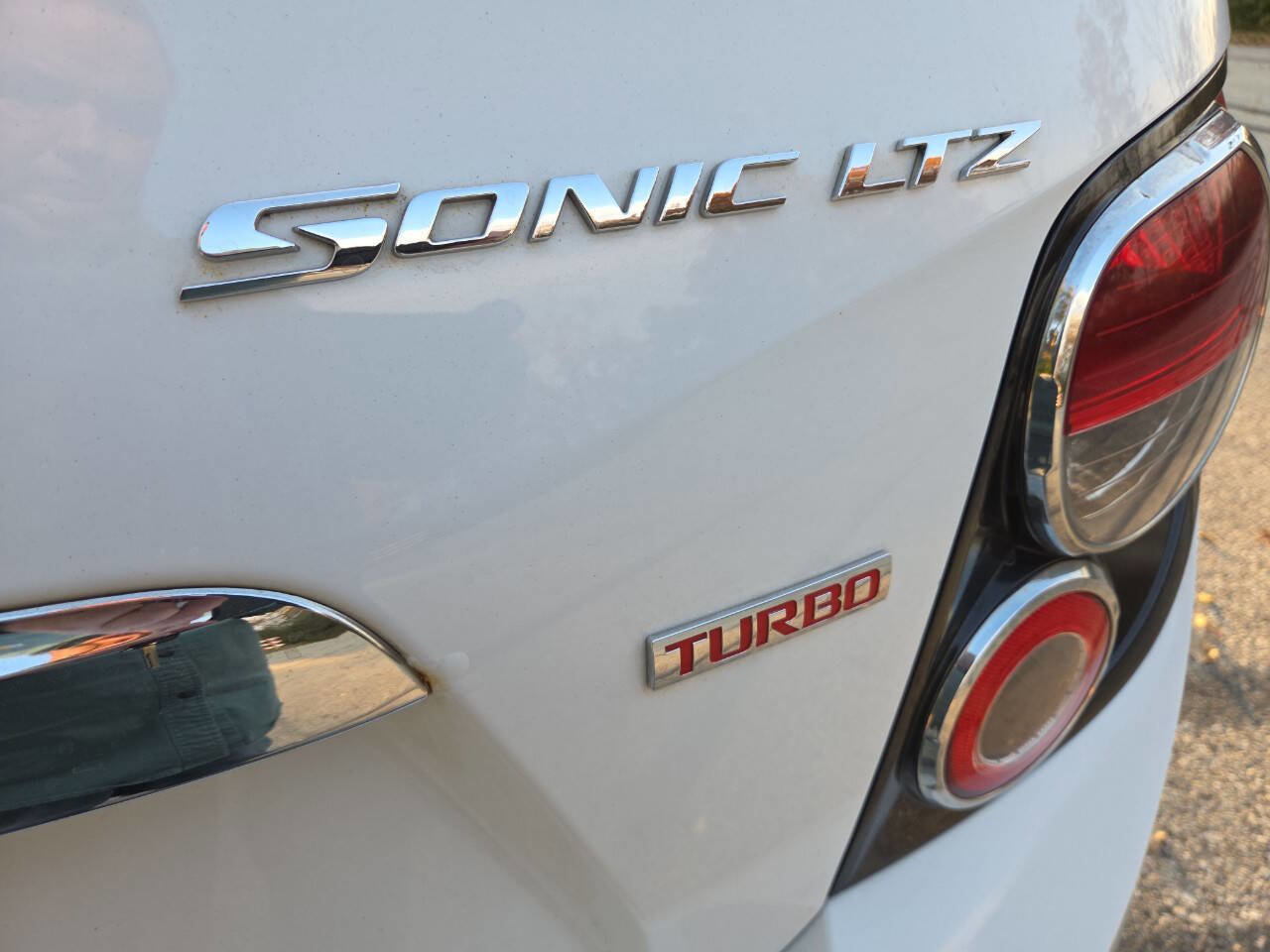 Used 2014 Chevrolet Sonic LTZ image 17