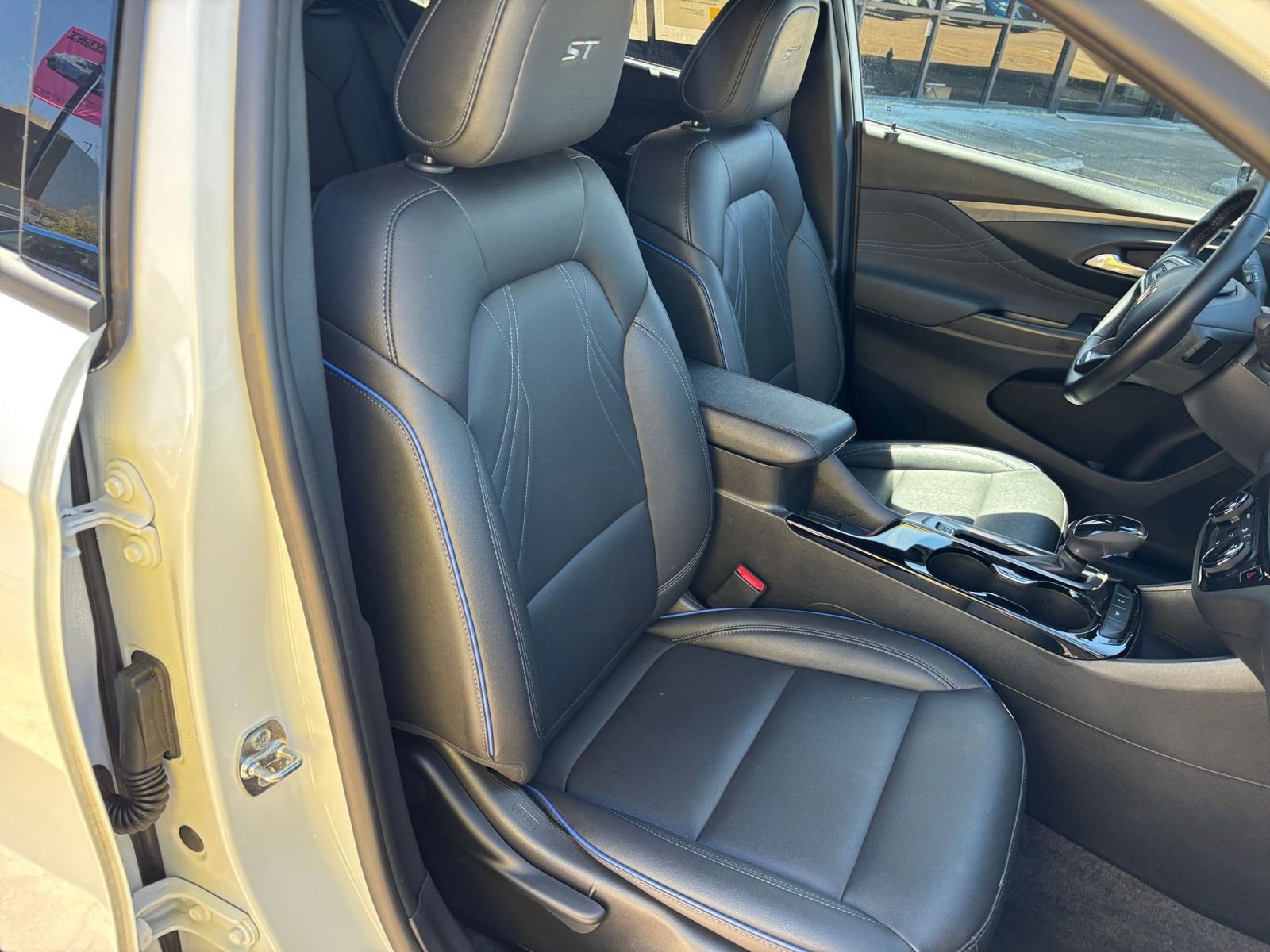 Used 2025 Buick Envista Sport Touring FWD image 35