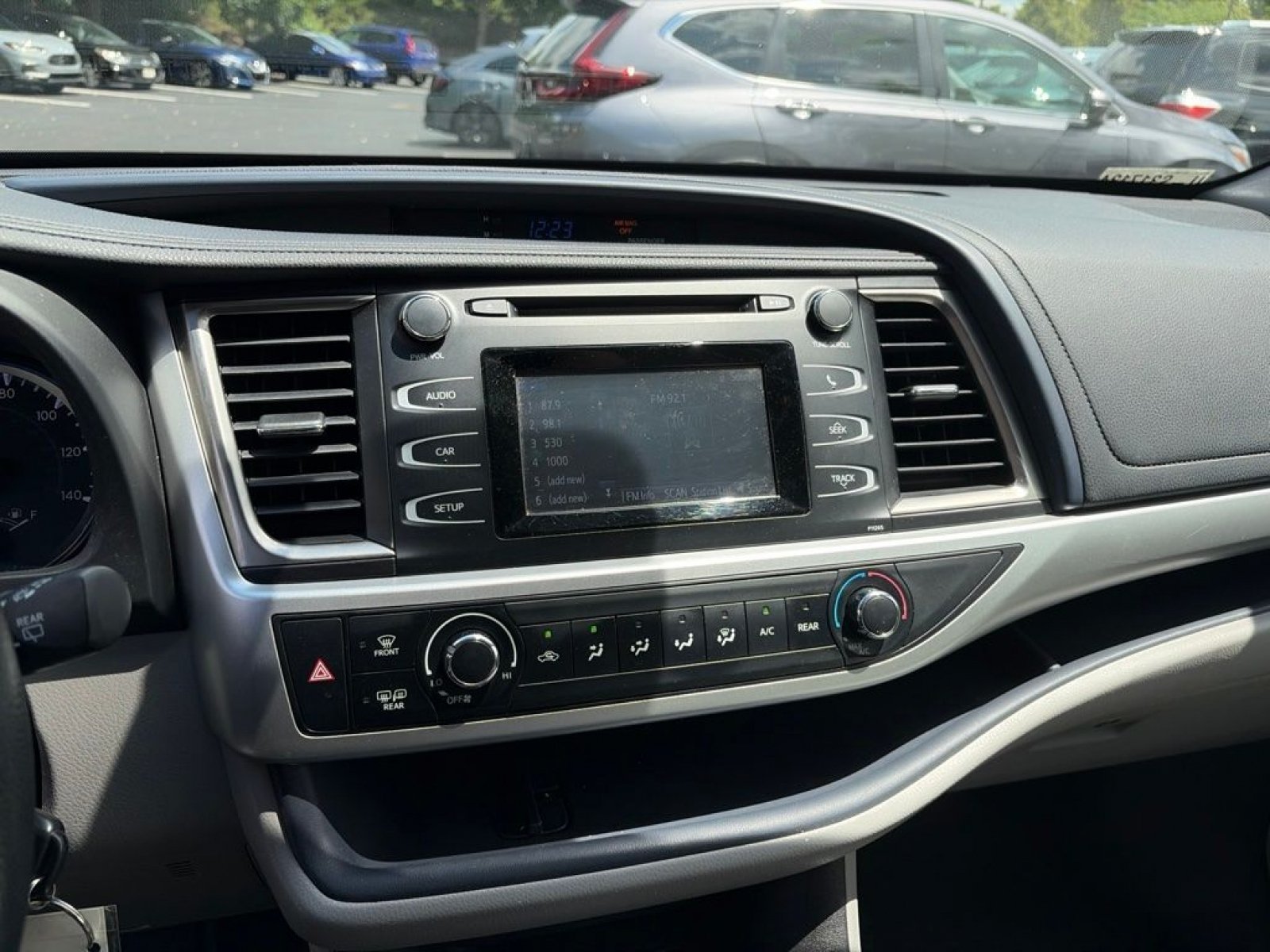 Used 2016 Toyota Highlander LE AWD/4WD image 17