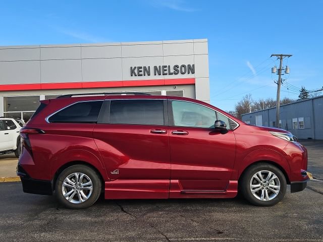 Used 2023 Toyota Sienna XSE w/ XSE Plus Package image 14