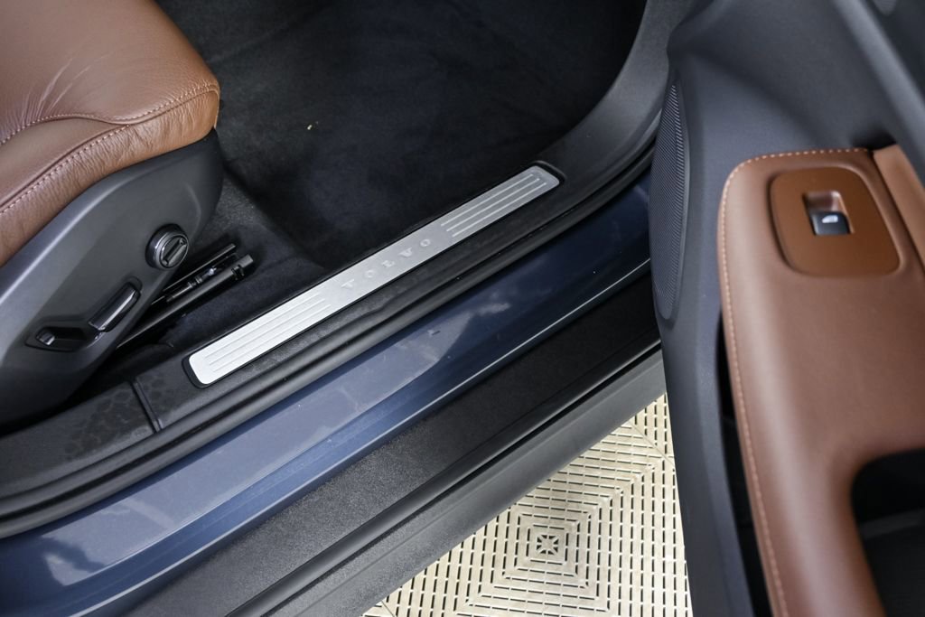 Used 2025 Volvo V60 B5 Cross Country Plus image 25