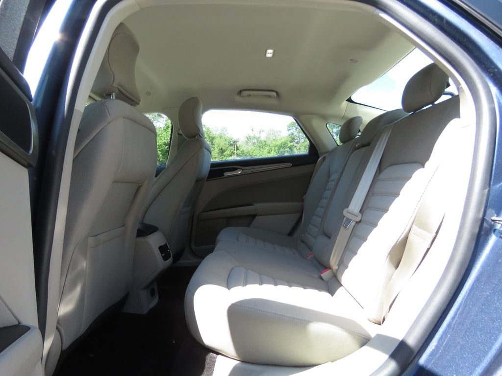 Used 2019 Ford Fusion SE FWD image 17
