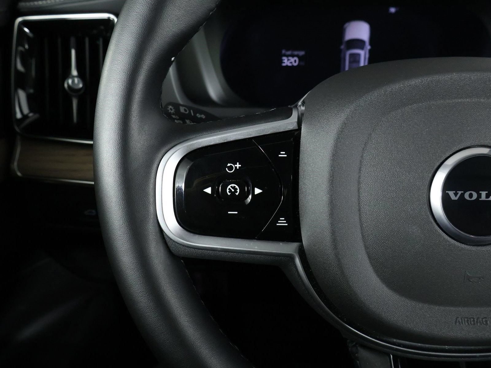 Certified 2026 Volvo XC90 B6 Plus w/ Protection Package Premier AWD/4WD image 10